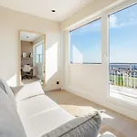 Beachfront Skyline Retreat *