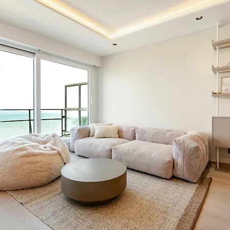 Beachfront Skyline Retreat * Ostende