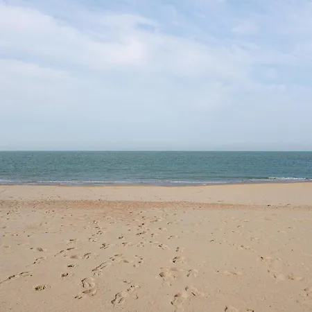 Apartment Beachfront Skyline Retreat