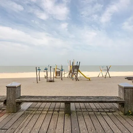 Beachfront Skyline Retreat