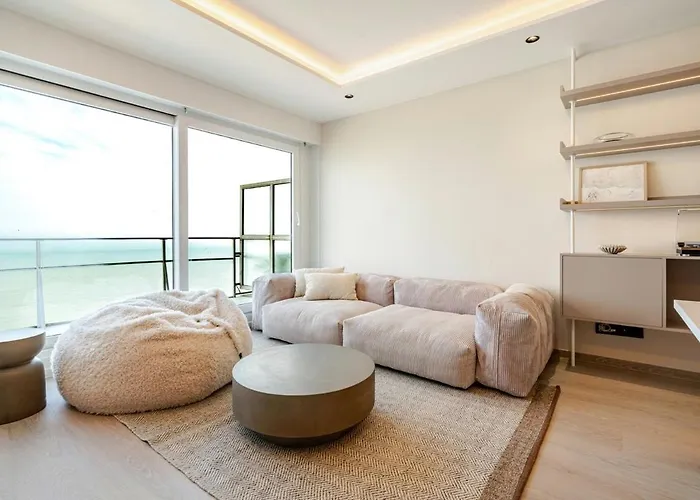 Beachfront Skyline Retreat * Ostend