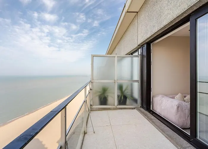 Beachfront Skyline Retreat *