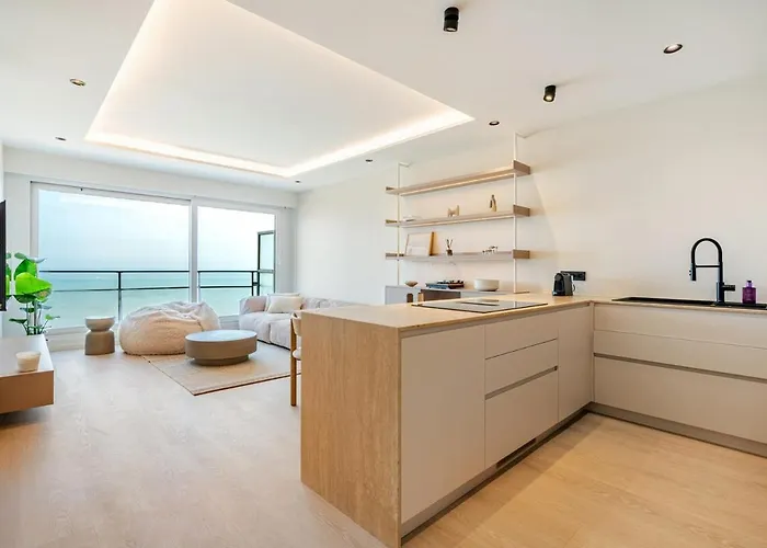 Beachfront Skyline Retreat * Ostend