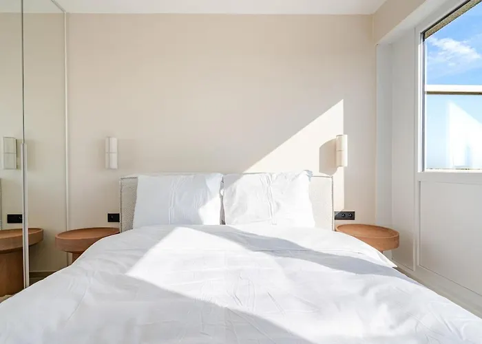 Beachfront Skyline Retreat