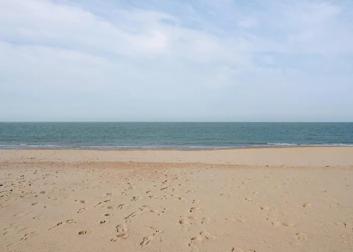 Apartment Beachfront Skyline Retreat