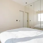 דירה Beachfront Skyline Retreat