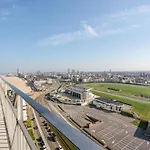 דירה Beachfront Skyline Retreat