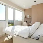Beachfront Skyline Retreat דירה אוסטנדה