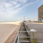 Beachfront Skyline Retreat דירה אוסטנדה