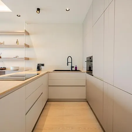 דירה Beachfront Skyline Retreat