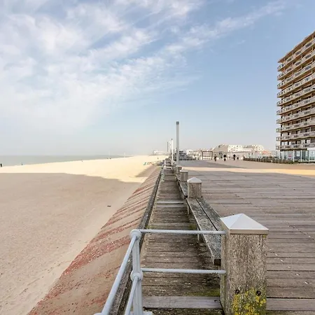 Beachfront Skyline Retreat Apartamento Ostend